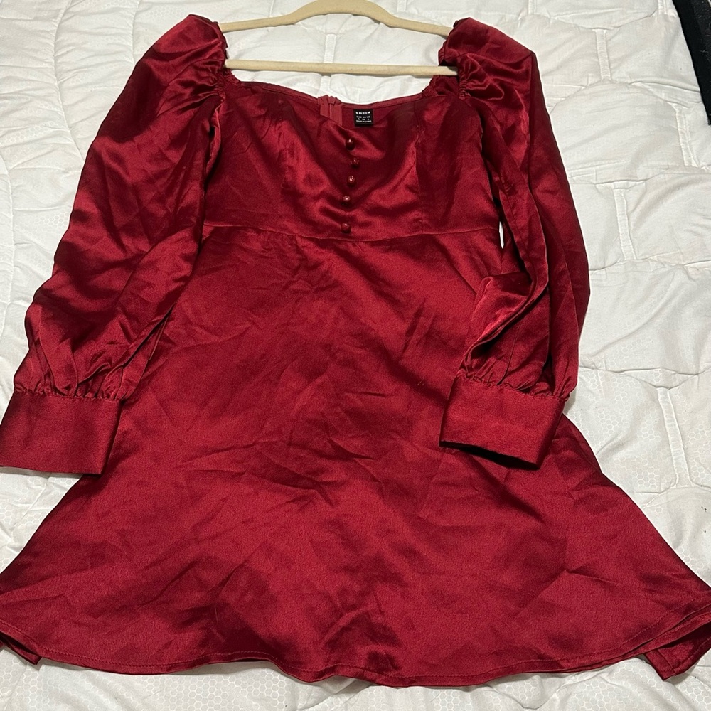 SHEIN
Classy Red Silk Dress
Size Small US4